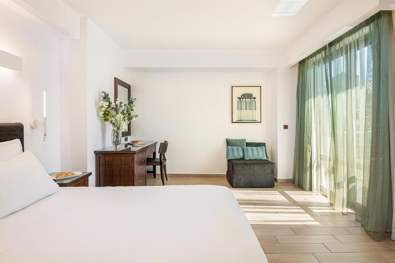 Two-Bedroom Suite with Private Pool and Spa Bath,1259858017:JPEG