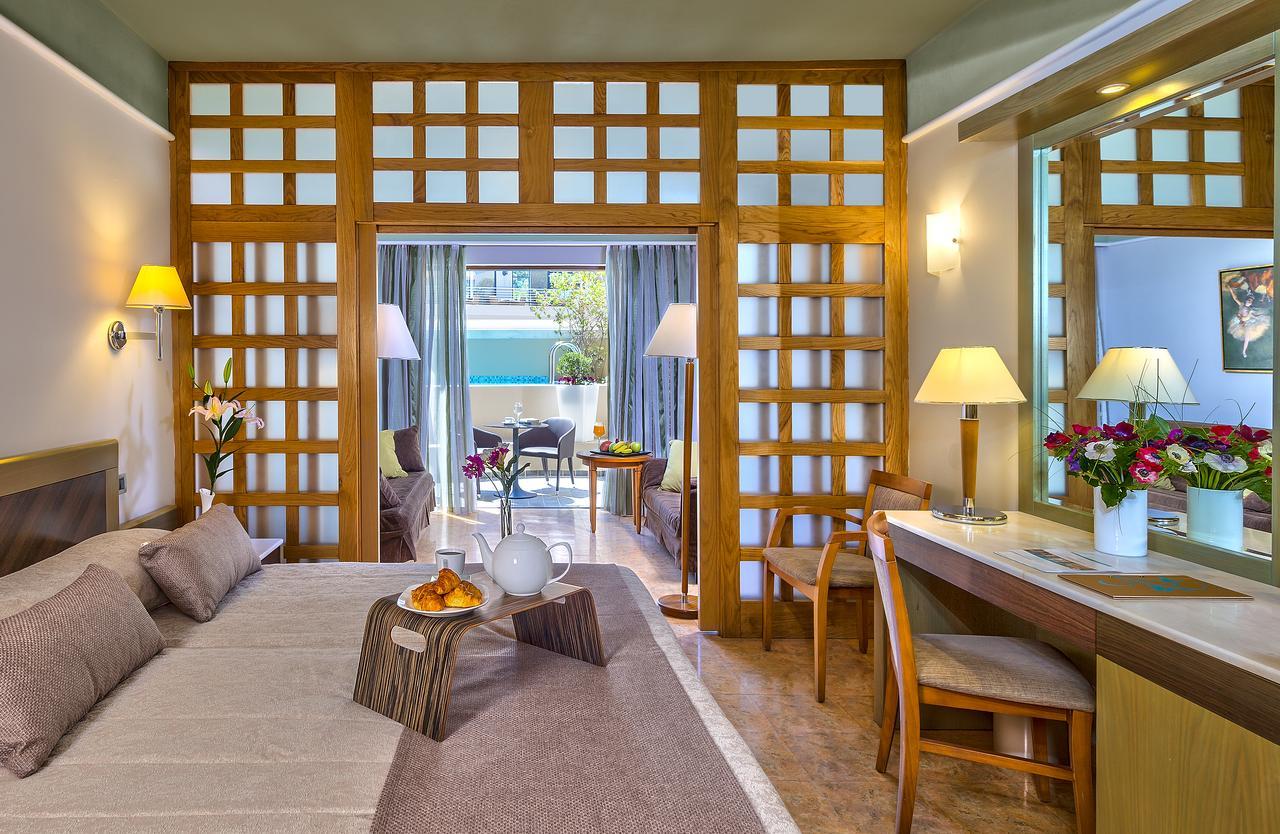 Junior Suite with Private Pool,670474230:JPEG